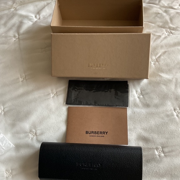 Burberry eyeglasses frame - Picture 2 of 6